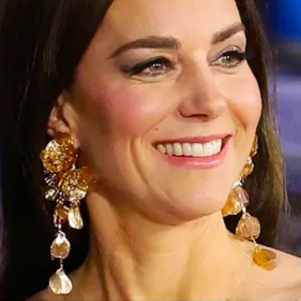 Zara Famous Kate Middleton Floral Statement Earrings - Picture 2 of 8
